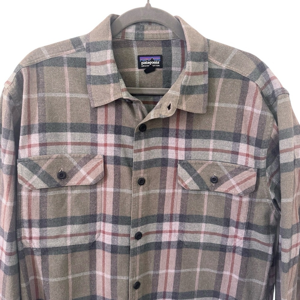 Patagonia Men's Organic Cotton Fjord Flannel Shirt in Sage Khaki Size Large - Picture 3 of 10